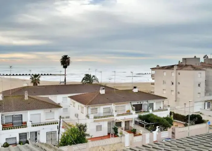 Nice Beachside 2-Bd Apt Near Barcelona